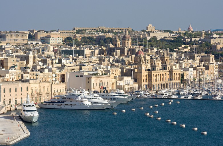 Yachts dans le port de Vittoriosa à Malte