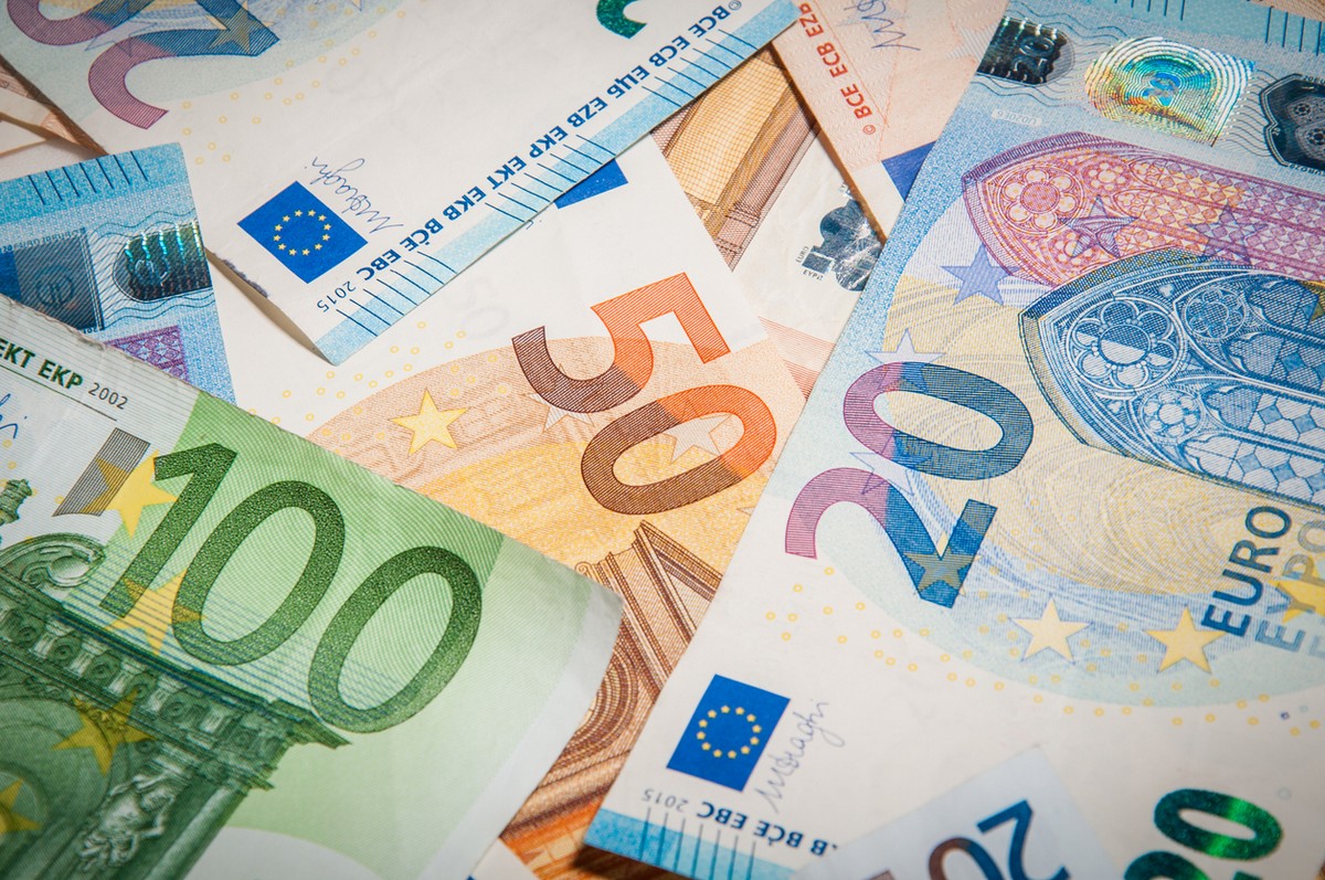 Échange de pièces de monnaie en euros contre des billets de banque