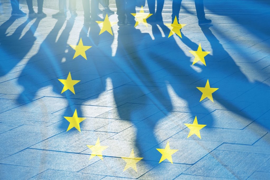 Que fait l'Union européenne en matière d'emploi et de protection sociale ?