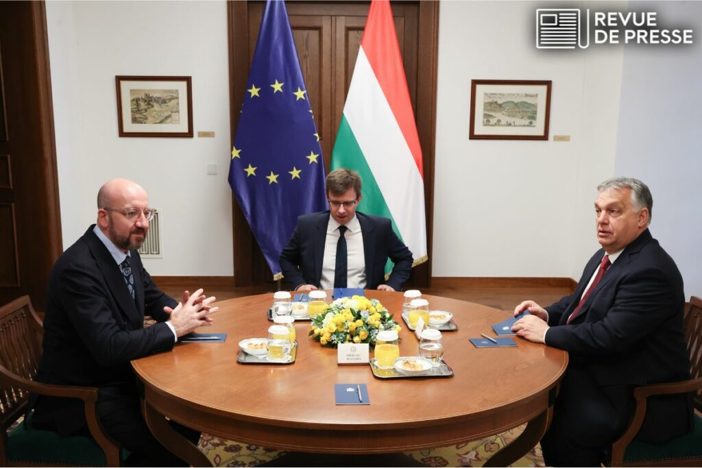 La Hongrie, ici représentée par son Premier ministre Viktor Orbán et son ministre des Affaires européennes János Bóka, en discussion avec le président du Conseil européen Charles Michel en novembre 2022, prend les commandes de la présidence tournante du Conseil de l'UE à partir de ce lundi 1er juillet - Crédits : Union européenne